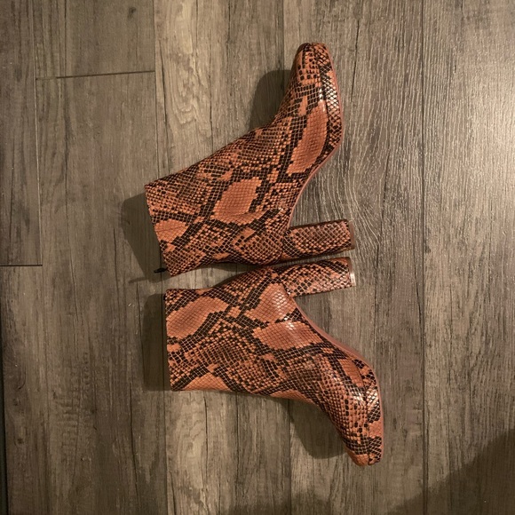 NWOT H&M Snakeskin print ankle boots size 8 - Picture 6 of 7